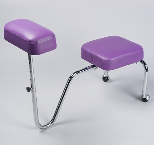 BANCO PARA PEDICURISTA CON RECARGA-PIE DE ALTURAS AJUSTABLES